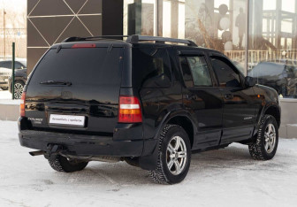 Подержанный автомобиль Ford Explorer 2005 года (5 фото)