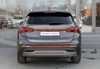 Подержанный автомобиль Hyundai Santa Fe 2021 года (6 фото)