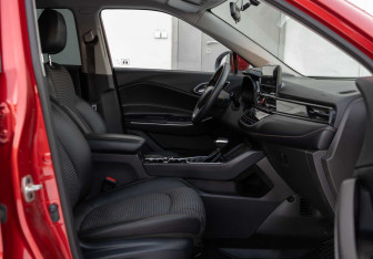 Подержанный автомобиль Москвич 3 2024 года (18 фото)