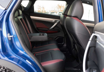 Подержанный автомобиль Geely Coolray 2022 года (18 фото)