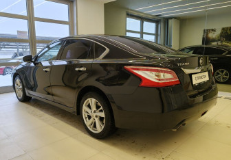 Подержанный автомобиль Nissan Teana 2014 года (7 фото)