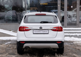 Подержанный автомобиль Brilliance V5 2014 года (6 фото)