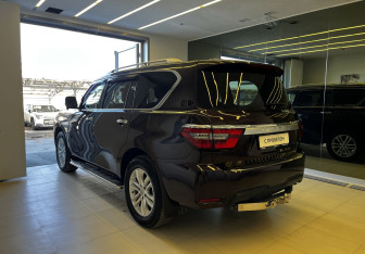 Подержанный автомобиль Nissan Patrol 2011 года (6 фото)