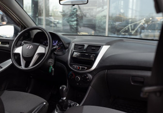 Подержанный автомобиль Hyundai Solaris Sedan 2011 года (10 фото)