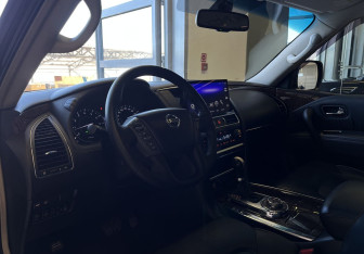 Подержанный автомобиль Nissan Patrol 2011 года (7 фото)