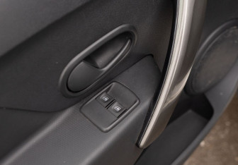 Подержанный автомобиль Renault Sandero 2022 года (16 фото)