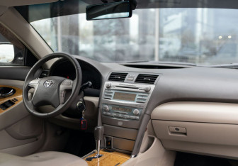 Подержанный автомобиль Toyota Camry Sedan 2006 года (10 фото)