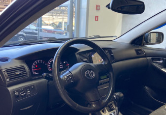 Подержанный автомобиль Toyota Corolla Hatchback 2006 года (11 фото)