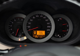 Подержанный автомобиль Toyota RAV4 2007 года (12 фото)