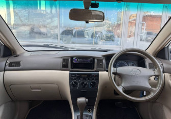 Подержанный автомобиль Toyota Corolla Sedan 2002 года (10 фото)