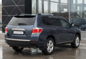 Подержанный автомобиль Toyota Highlander 2011 года (5 фото)