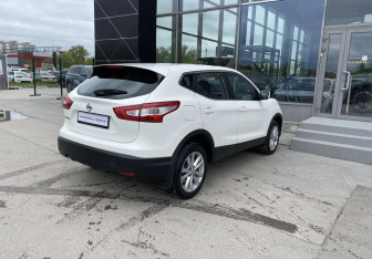 Подержанный автомобиль Nissan Qashqai 2014 года (8 фото)