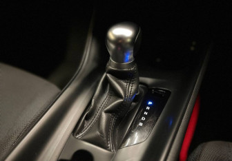 Подержанный автомобиль Toyota C-HR 2019 года (9 фото)