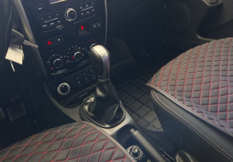 Подержанный автомобиль Nissan Terrano 2017 года (11 фото)