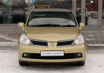 Подержанный автомобиль Nissan Tiida Hatchback 2005 года (2 фото)