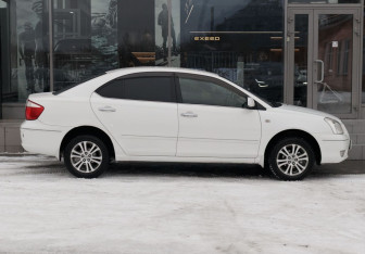 Подержанный автомобиль Toyota Premio 2002 года (4 фото)