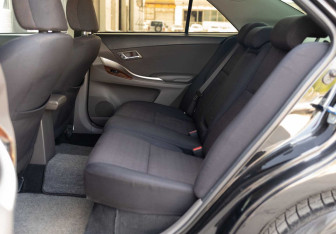 Подержанный автомобиль Toyota Allion 2016 года (18 фото)