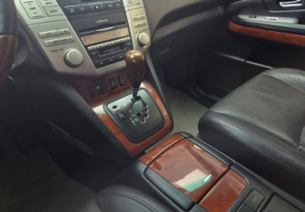 Подержанный автомобиль Lexus RX 2004 года (11 фото)