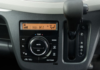 Подержанный автомобиль Suzuki Wagon R+ 2014 года (14 фото)