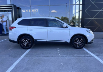 Подержанный автомобиль Mitsubishi Outlander 2017 года (4 фото)