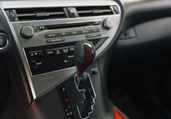Подержанный автомобиль Lexus RX 2009 года (16 фото)