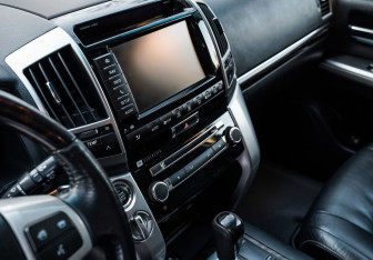 Подержанный автомобиль Toyota Land Cruiser Suv 2012 года (24 фото)