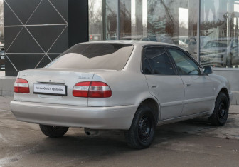 Подержанный автомобиль Toyota Corolla Sedan 1998 года (5 фото)