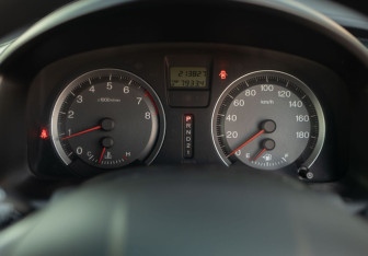 Подержанный автомобиль Honda Stream 2007 года (12 фото)