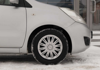 Подержанный автомобиль Nissan Note 2012 года (9 фото)