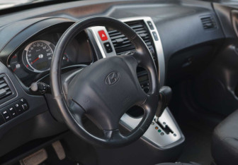 Подержанный автомобиль Hyundai Tucson 2007 года (11 фото)