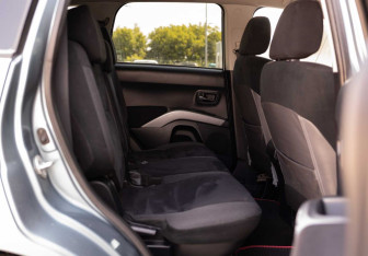 Подержанный автомобиль Mitsubishi Outlander 2007 года (16 фото)