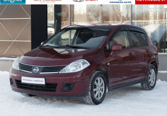 Подержанный автомобиль Nissan Tiida Hatchback 2007 года (1 фото)
