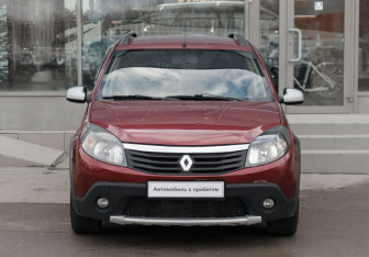 Подержанный автомобиль Renault Sandero 2011 года (2 фото)