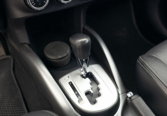 Подержанный автомобиль Peugeot 4007 2010 года (16 фото)