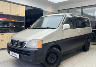 Подержанный автомобиль Honda Stepwgn 1998 года (3 фото)