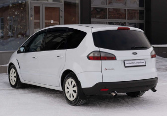 Подержанный автомобиль Ford S-MAX 2008 года (7 фото)