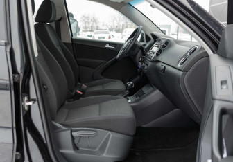 Подержанный автомобиль Volkswagen Tiguan 2012 года (17 фото)