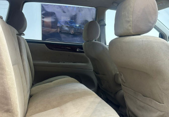 Подержанный автомобиль Toyota Ipsum 2002 года (14 фото)