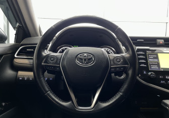 Подержанный автомобиль Toyota Camry Sedan 2019 года (11 фото)