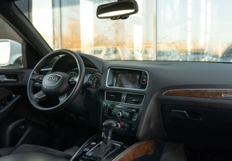Подержанный автомобиль Audi Q5 2013 года (11 фото)