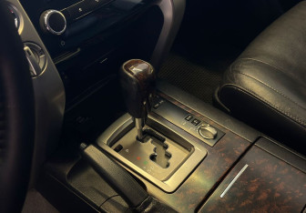 Подержанный автомобиль Toyota Land Cruiser Suv 2012 года (12 фото)