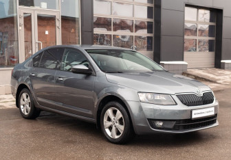 Подержанный автомобиль Skoda Octavia Liftback 2015 года (3 фото)
