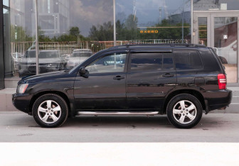 Подержанный автомобиль Toyota Highlander 2001 года (8 фото)