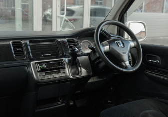 Подержанный автомобиль Honda Stepwgn 2003 года (10 фото)