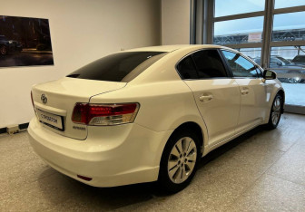 Подержанный автомобиль Toyota Avensis Sedan 2011 года (5 фото)
