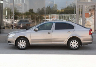 Подержанный автомобиль Skoda Octavia Liftback 2012 года (8 фото)