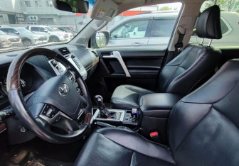 Подержанный автомобиль Toyota Land Cruiser Prado 2019 года (10 фото)