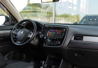 Подержанный автомобиль Mitsubishi Outlander 2014 года (10 фото)
