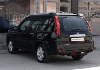 Подержанный автомобиль Nissan X-Trail 2008 года (7 фото)