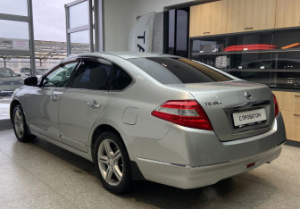 Подержанный автомобиль Nissan Teana 2008 года (7 фото)